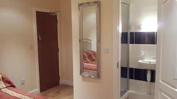 Family Room (3 People)