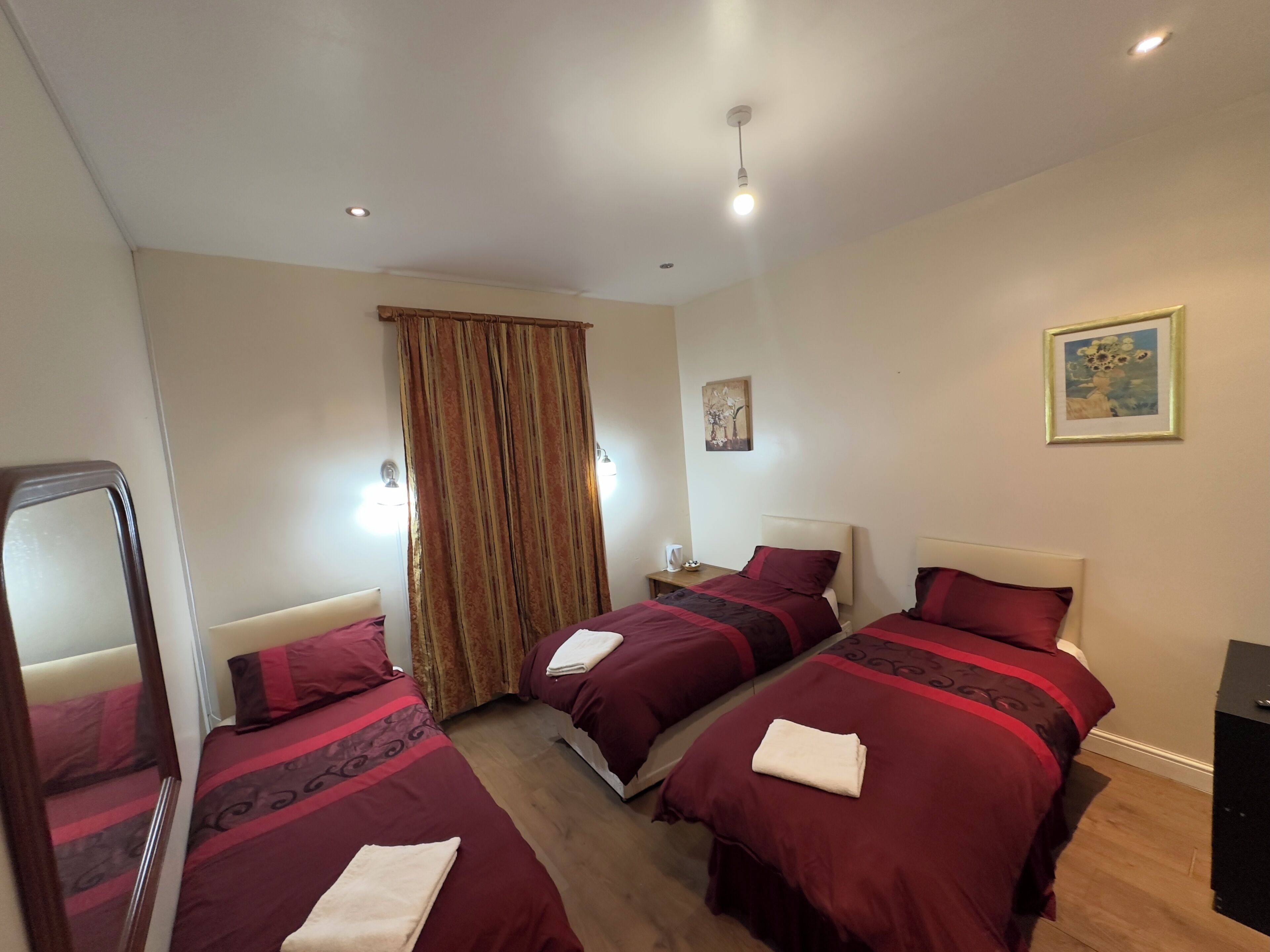 Tremannsrom – familie (3 Adults) | Lydisolert, strykejern/-brett og wi-fi (inkludert)