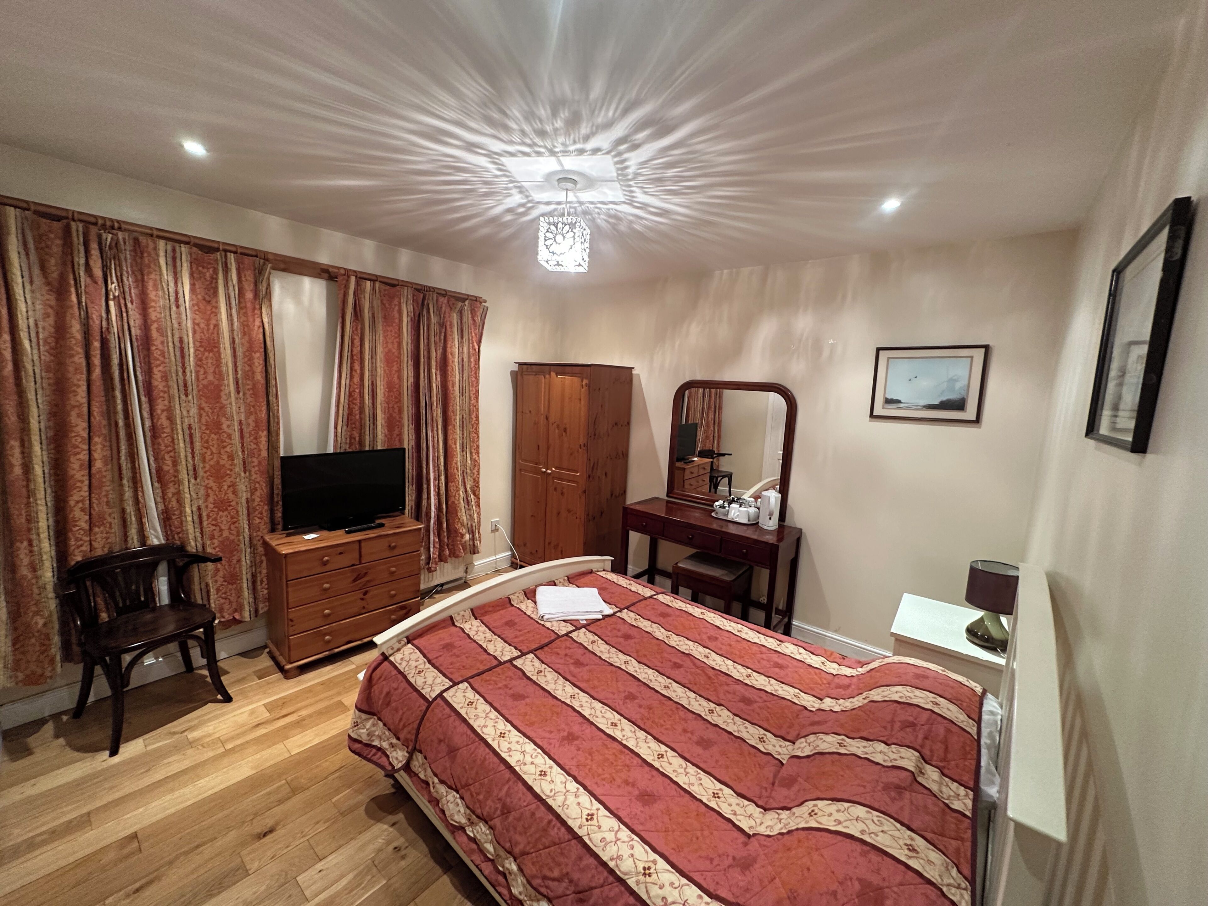 Dobbeltrom – superior | Lydisolert, strykejern/-brett og wi-fi (inkludert)