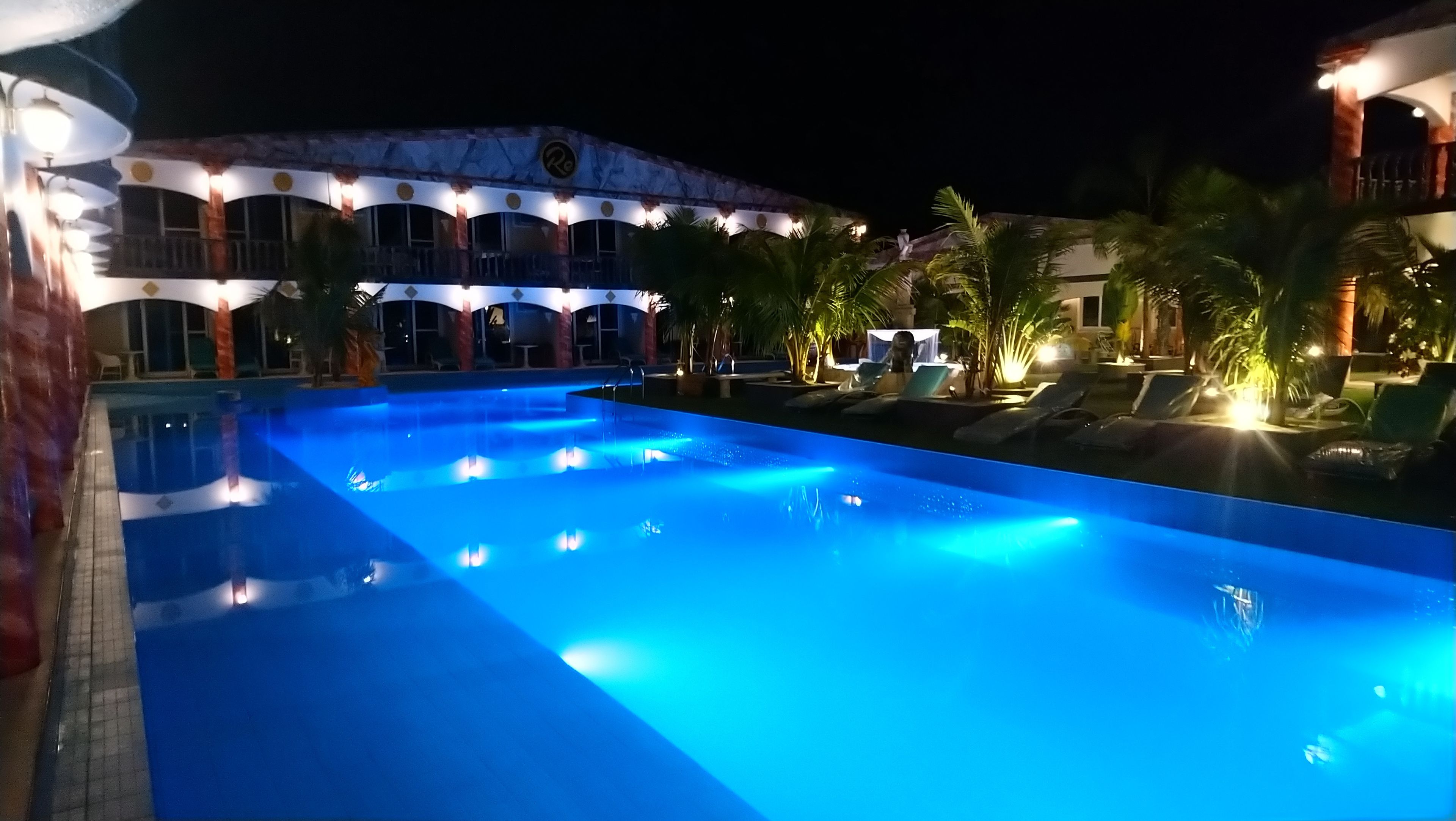 outdoor pool, open 6:00 am to 10:00 pm, pool loungers