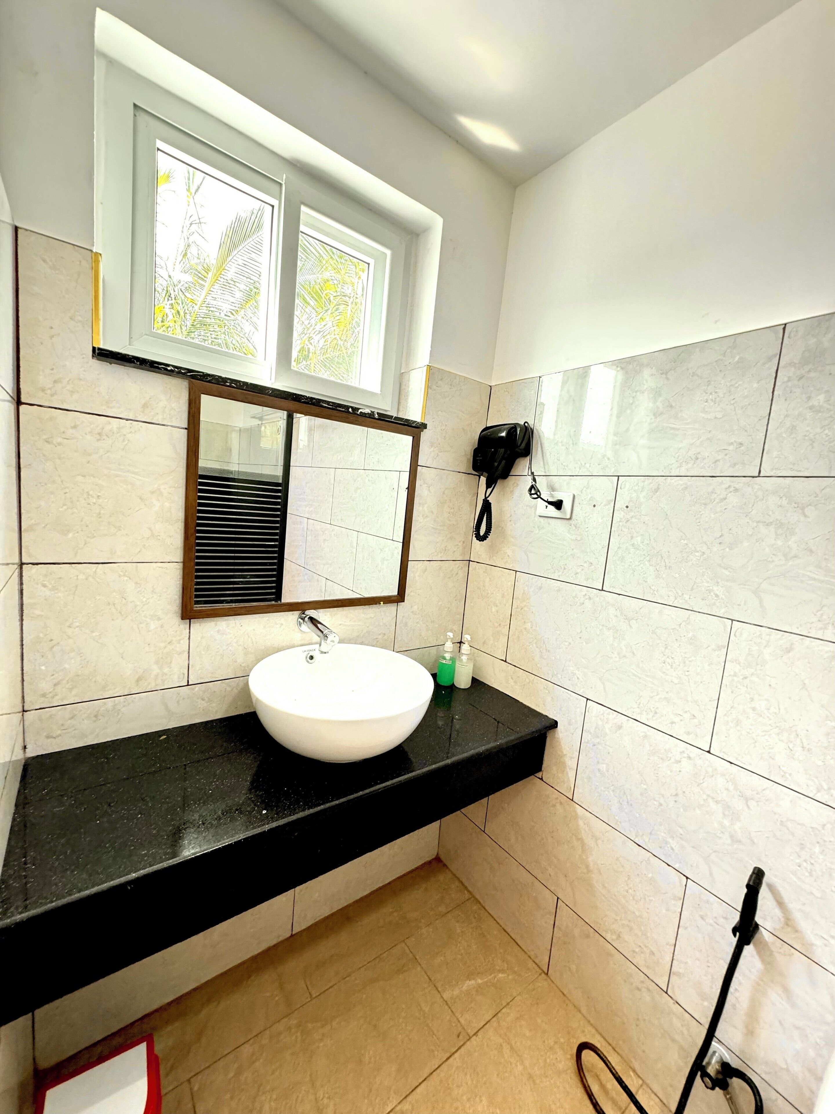 comfort double room, 1 bedroom, garden view | bathroom | shower, free toiletries, bathrobes, towels