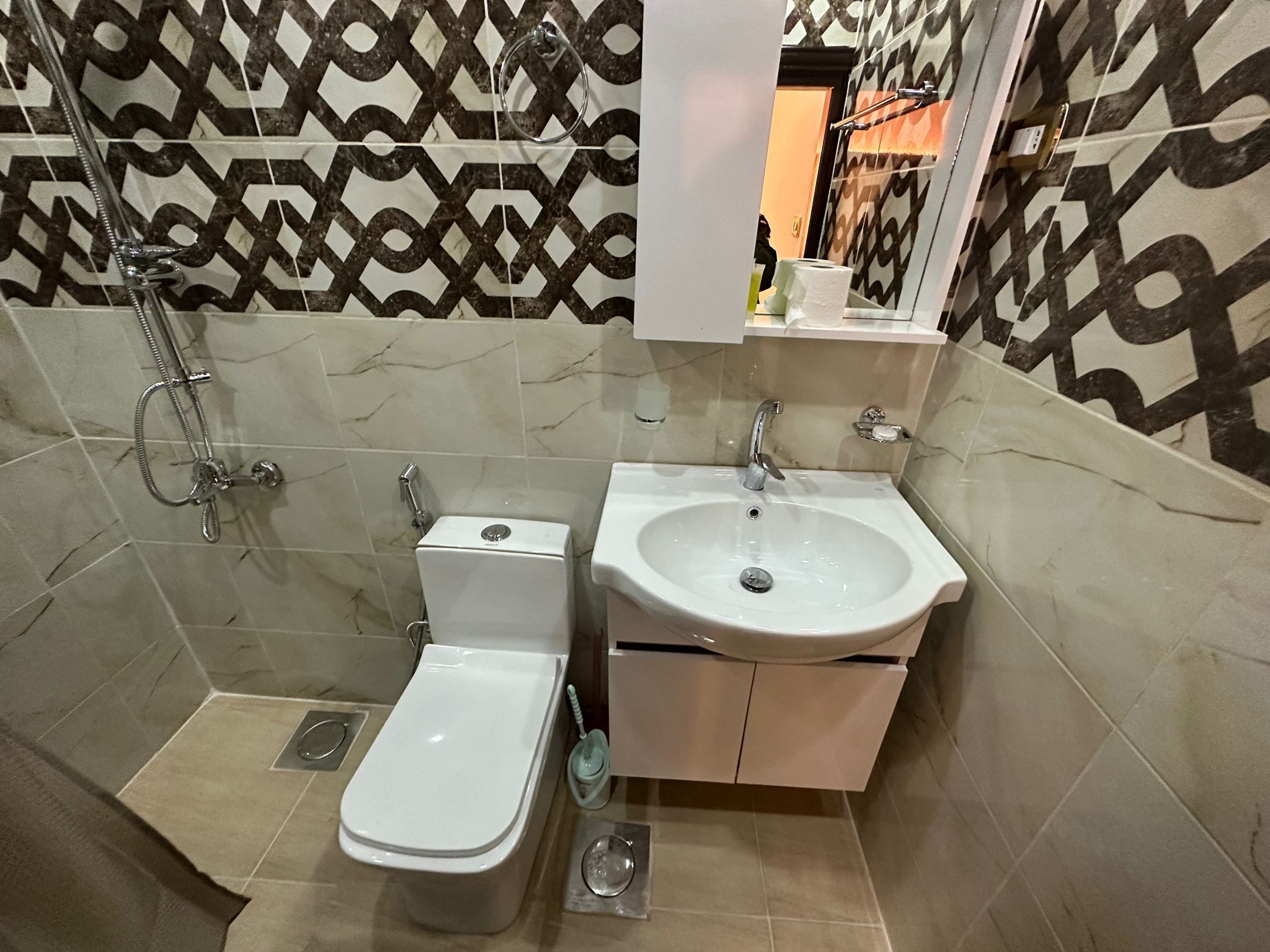 deluxe double room | bathroom | shower, free toiletries, hair dryer, slippers