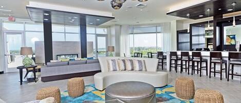 TV connectée, lecteur de DVD, baby-foot