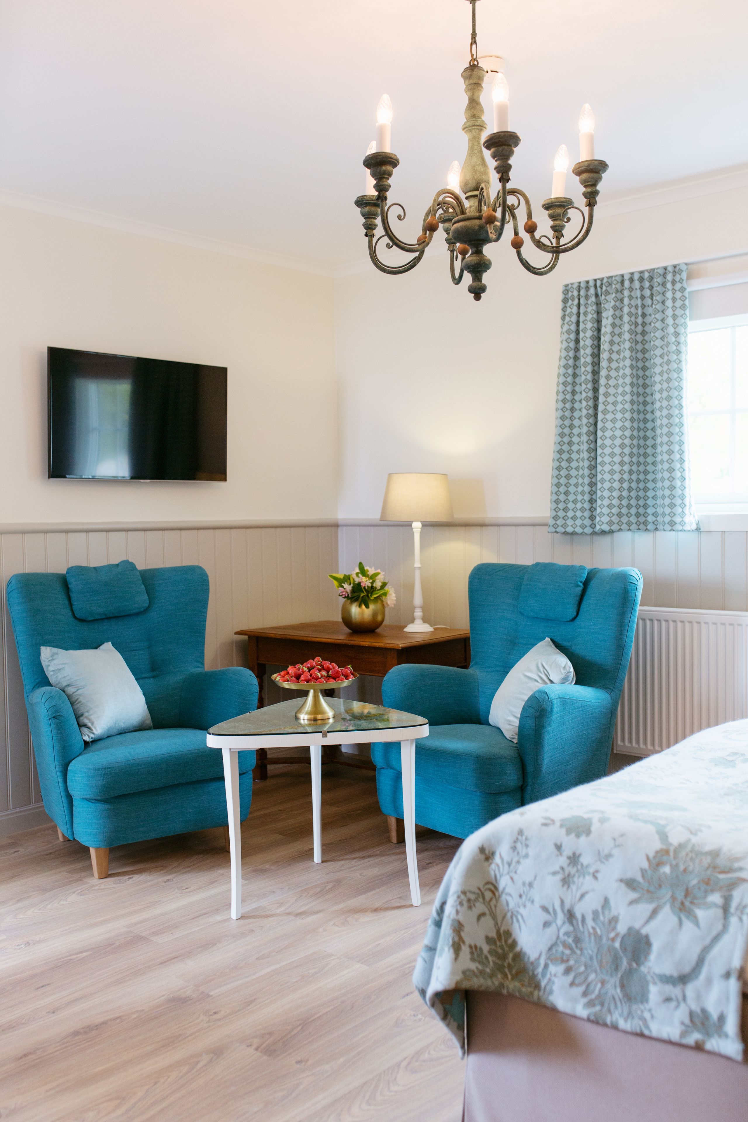 suite | minibar, blackout curtains, cots/infant beds, rollaway beds