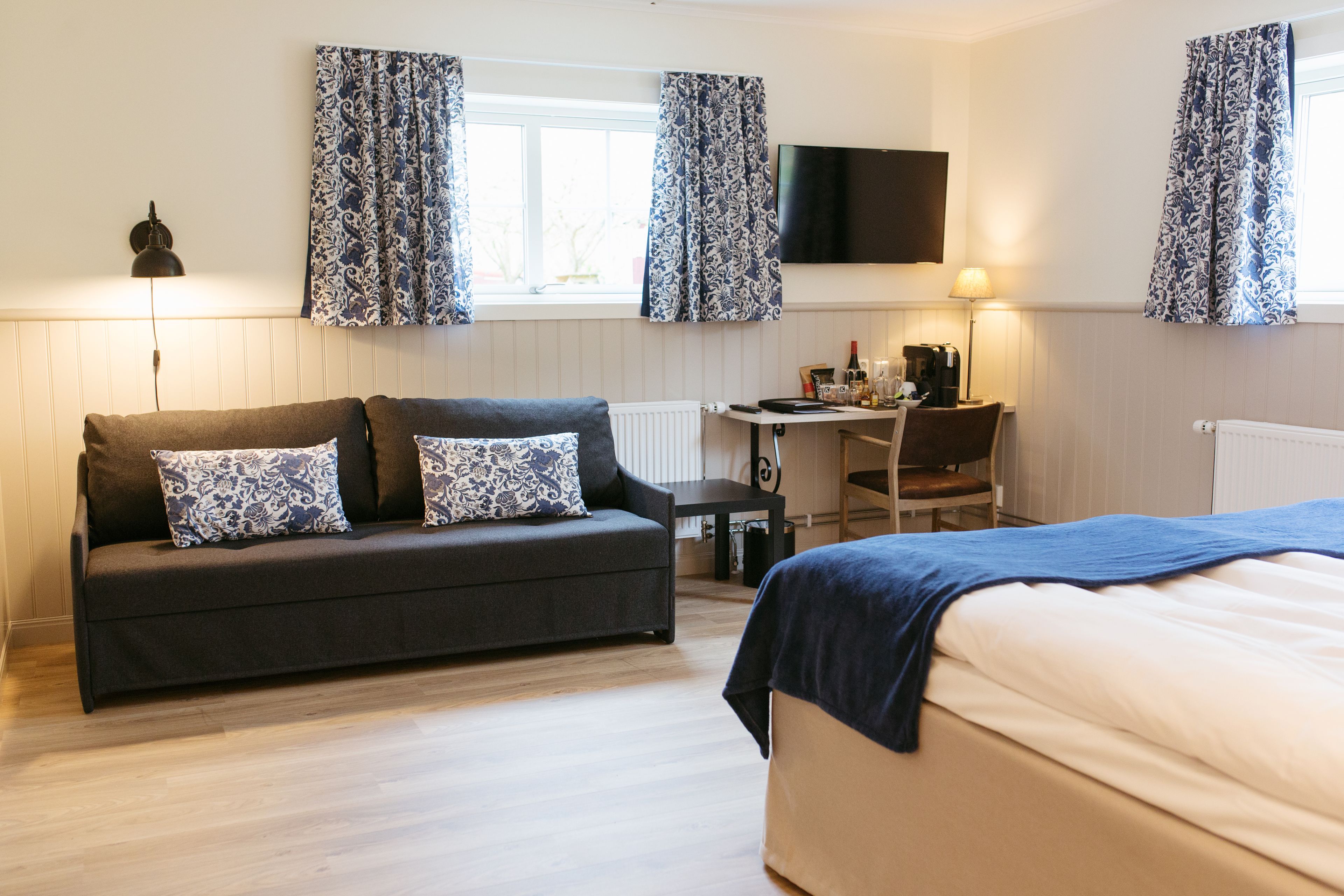 family room | minibar, blackout curtains, cots/infant beds, rollaway beds