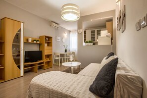 Apartment, Terrasse | Wohnzimmer | Flachbildfernseher