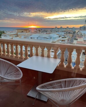 Habitación doble, vistas al mar | Terraza o patio