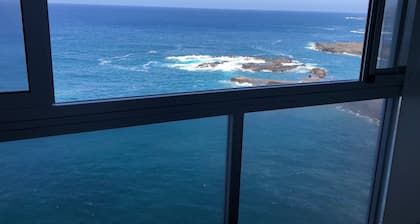 First line beach apartment with spectacular view for relaxation