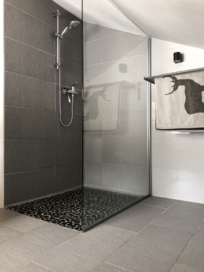 Bathtub, hair dryer, towels - Chalet - La Tzoumaz (La Tzoumaz)
