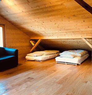 3 bedrooms, free WiFi, bed sheets