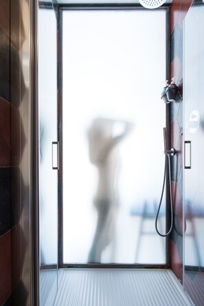 Design Room | Bathroom shower - Magma Home (Naples)