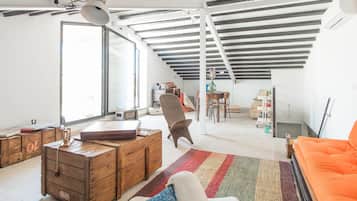 Apartment, 5 bedrooms with one terrace | Oleskelualue | Leluja, kirjoja