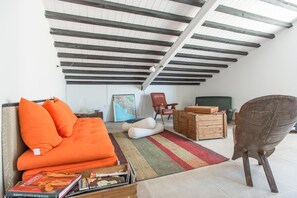 Apartment, 5 bedrooms with one terrace | Living area | Toys, books - Magma Home (Naples)