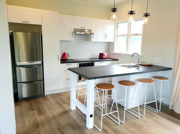 Fridge, microwave, oven, stovetop - Renovated city perfection Summer 30% off (Rotorua)