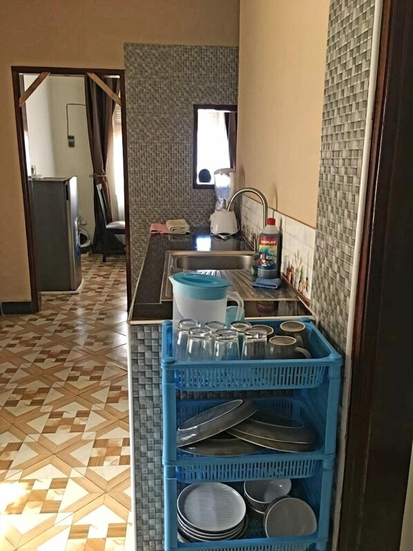 Fridge, microwave, oven, stovetop - The hideout home in Kampala (Kawempe Division)