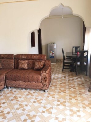 TV - The hideout home in Kampala (Kawempe Division)