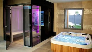 Indoor spa tub