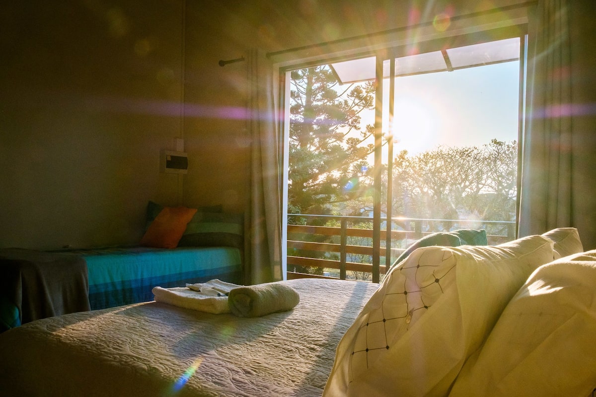 Suite Deluxe, 2 chambres (Honey) | Rideaux occultants, fer et planche à repasser, Wi-Fi gratuit
