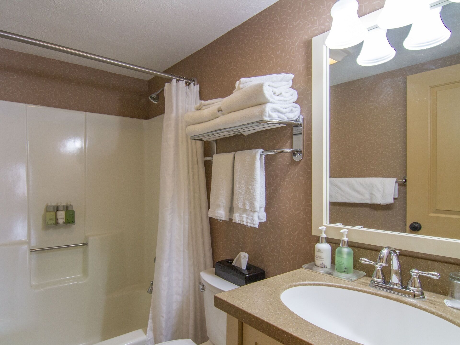 condo, 2 bedrooms | bathroom | towels, shampoo