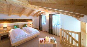 Junior Suite | Hypo-allergenic bedding, down duvets, desk, blackout curtains - Hotel Regglbergerhof (Nova Ponente)