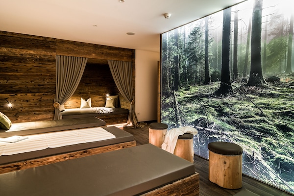 Sauna, steam room