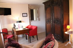 Superior Room, Garden View (Eugénie) - L'écurie de Vieux-moulin (Vieux-Moulin)