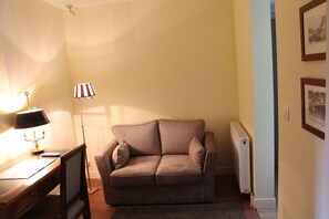 Superior Room, Garden View (Pillet-Will) - L'écurie de Vieux-moulin (Vieux-Moulin)