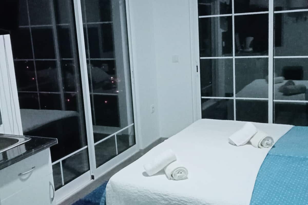 1 bedroom, internet, bed sheets, wheelchair access