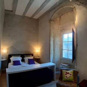 Family Suite (Romance) | Premium bedding, individually decorated, individually furnished - L'Arcane du Bellay - Chambres D'Hôtes de Charme (Montreuil-Bellay)