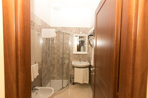 Shower, hair dryer, bidet, towels - B&B Ponte Capograssi (Sulmona)