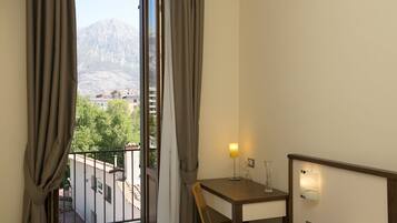 Camera con letto matrimoniale o 2 letti singoli | Vista dalla camera