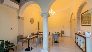 Petit déjeuner continental compris tous les jours