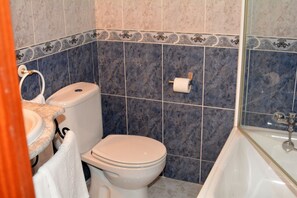Bathroom - Hostal Gastrobar Carmelo (Villarejo de Salvanes)