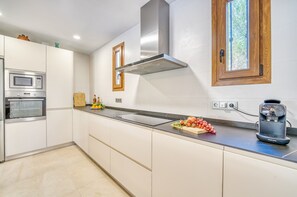 Frigorifero, microonde, forno, lavastoviglie