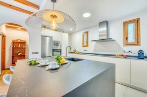 Refrigerador, microondas, horno y lavavajillas 