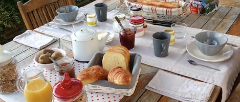 Free daily continental breakfast