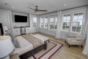 5 bedrooms, iron/ironing board, WiFi, bed sheets