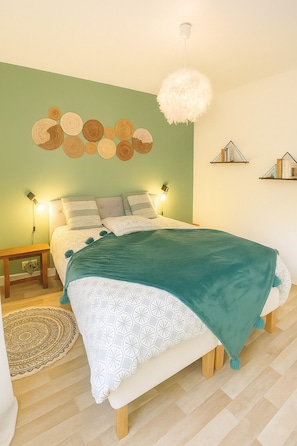 1 Schlafzimmer, Schreibtisch, Bügeleisen/Bügelbrett, Reisekinderbett