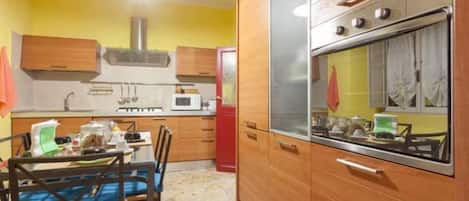 Réfrigérateur dans l'espace commun, micro-ondes dans l'espace commun