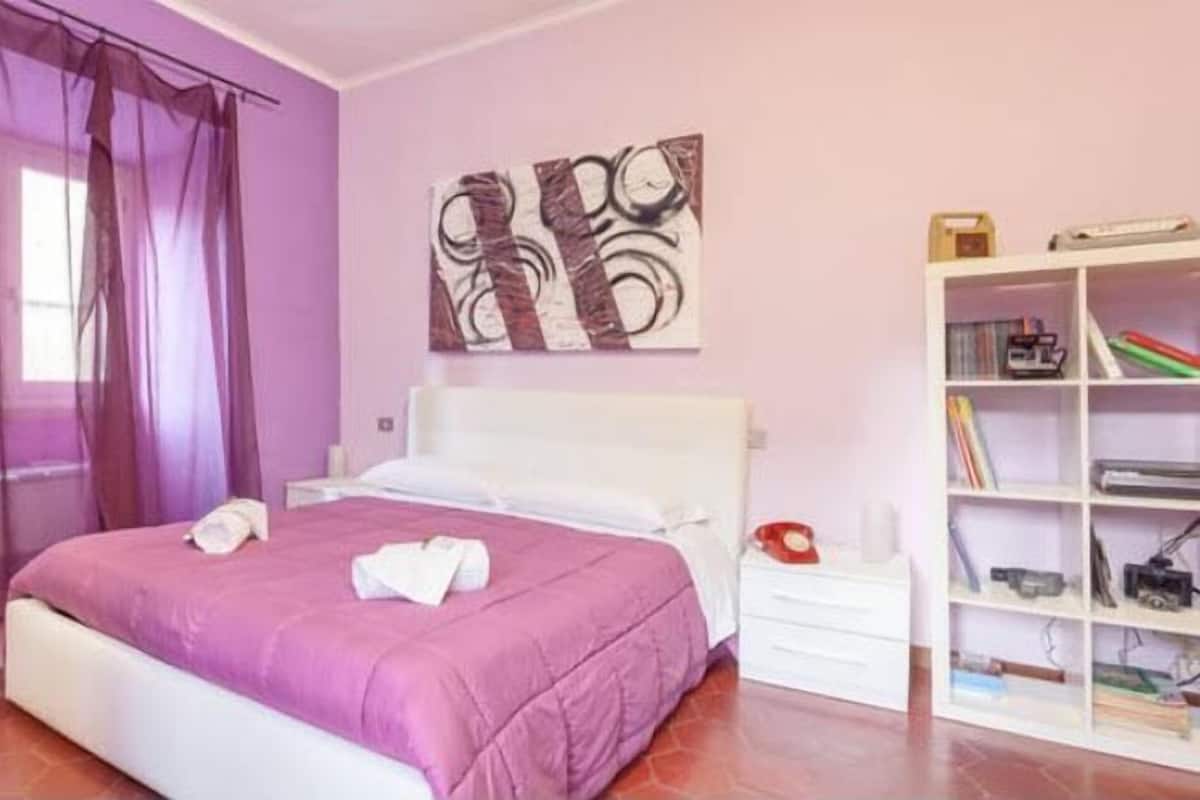 4 Schlafzimmer, Schreibtisch, Verdunkelungsvorhänge, kostenloses WLAN