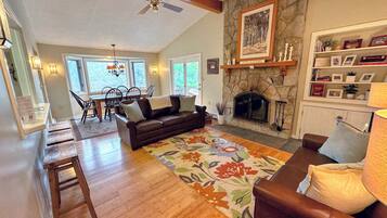 Televisión, chimenea