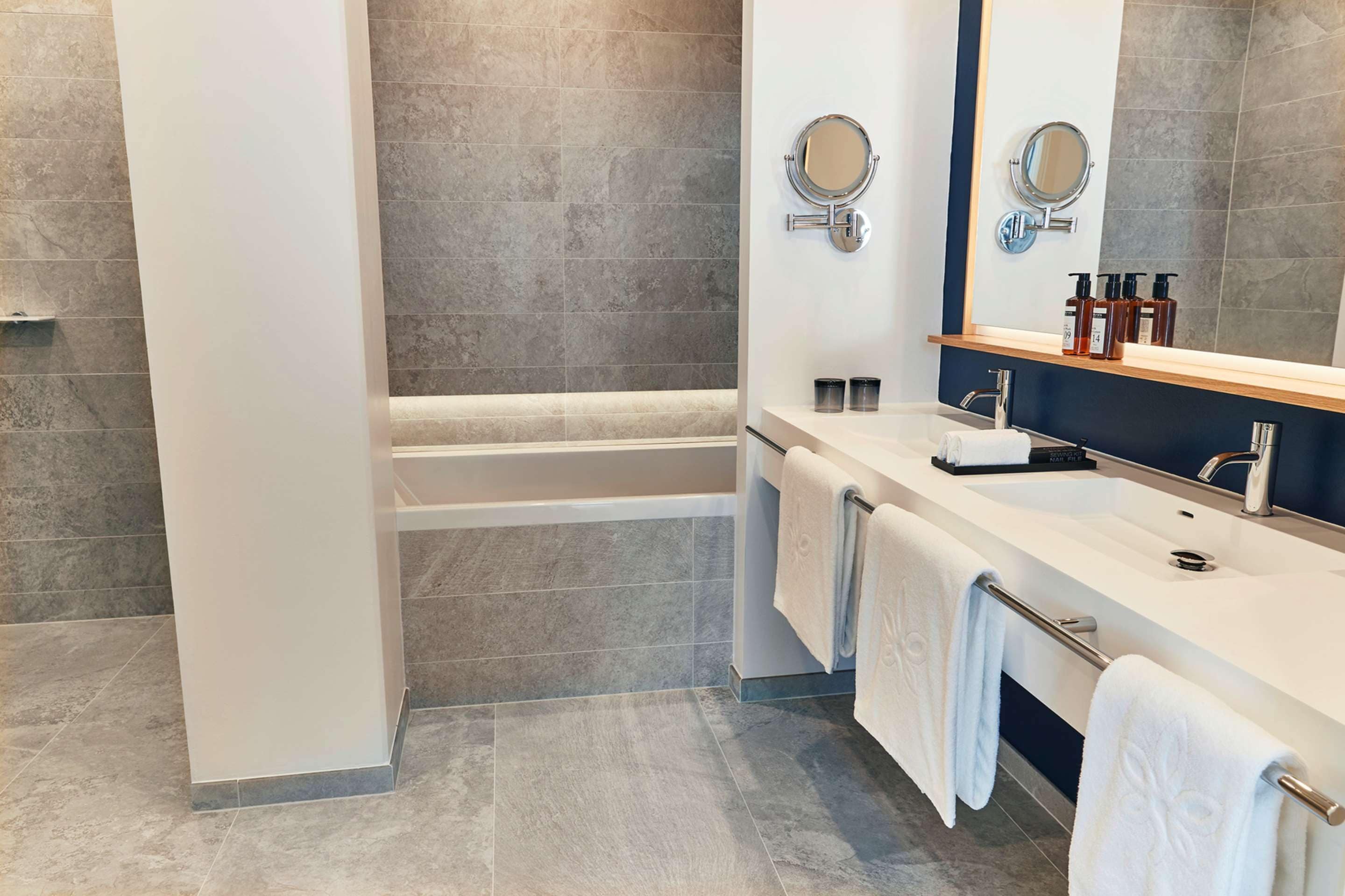 1 bedroom, in-room safe, desk, soundproofing