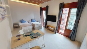 Basic Studio | 2 bedrooms, soundproofing, free WiFi - Absolute Sagrada Familia (Barcelona)