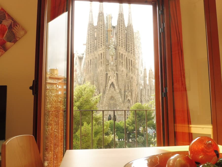 2 Bedrooms Apartments Superior (Sagrada Familia Views) | Living area | 20-inch flat-screen TV with satellite channels, TV