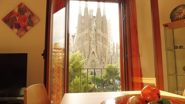 2 Bedrooms Apartments Superior (Sagrada Familia Views) | Living area | 20-inch flat-screen TV with satellite channels, TV - Absolute Sagrada Familia (Barcelona)