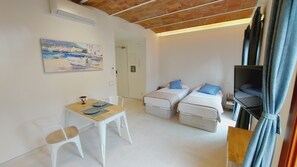 Basic Studio | 2 bedrooms, soundproofing, free WiFi - Absolute Sagrada Familia (Barcelona)