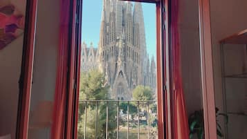 2 Bedrooms Apartments Superior (Sagrada Familia Views) | 起居区 | 20-英寸纯平电视 (配备卫星频道)、电视