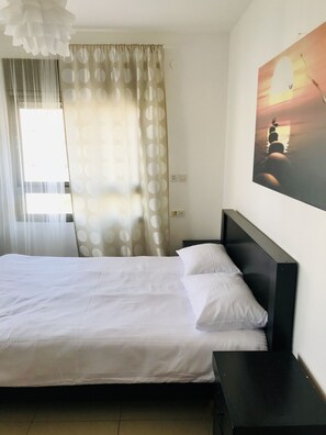 ファミリー アパートメント 3 ベッドルーム シービュー | 3 室のベッドルーム、デスク、防音設備、アイロン / アイロン台