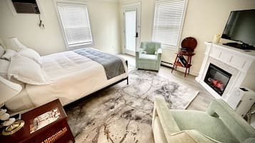 Room, 1 King Bed, Patio, Ground Floor (7) | Egyptian cotton sheets, premium bedding, down comforters