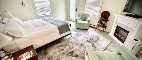 Room, 1 King Bed, Patio, Ground Floor (7) | Egyptian cotton sheets, premium bedding, down comforters